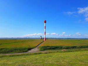 alter und neuer Leuchturm von Balje an der Elbe
