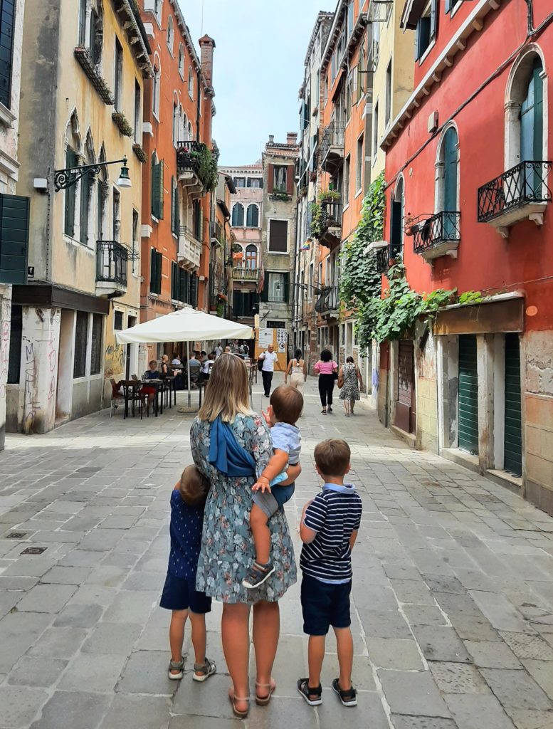 Italien Rundreise mit Kindern, Familie in Venedig