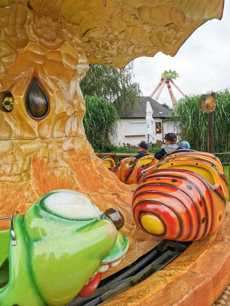 Karussell für kleine Kinder im Serengetipark