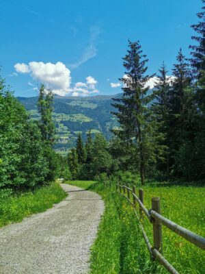 Familienurlaub in Österreich, Wanderweg in Fügen